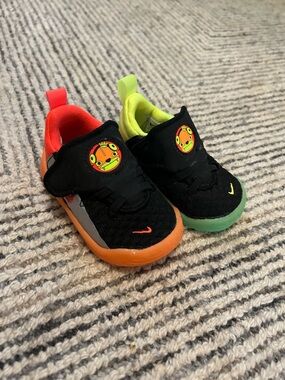 Nike Kids' Toddler LeBron 18 Basketball Shoes Orange Green lion 4C Neon